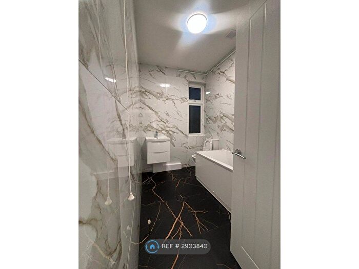 3 Bedroom Flat To Rent In Elm Road, Leigh-On-Sea, SS9