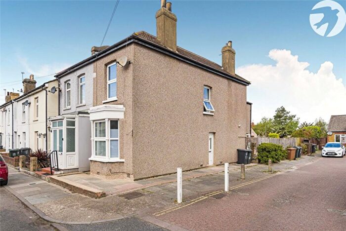2 Bedroom End Of Terrace House To Rent In Broomfield Road, Swanscombe, Kent, DA10