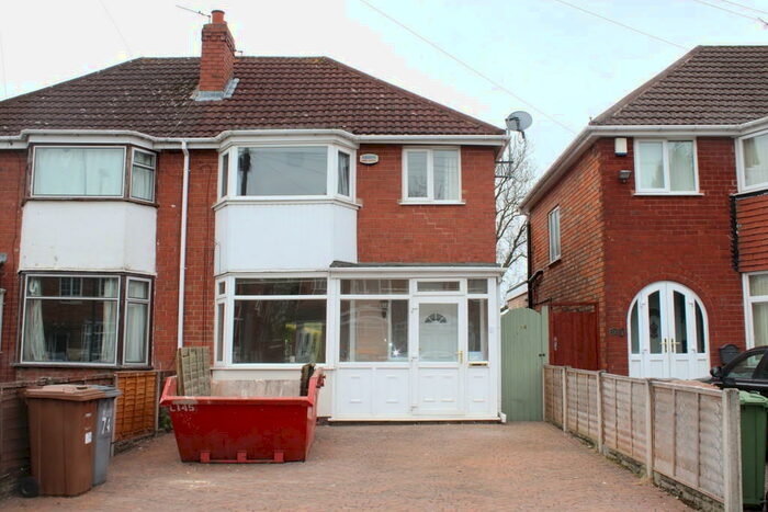 3 Bedroom Semi-Detached House To Rent In Clinton Road, Shirley, B90