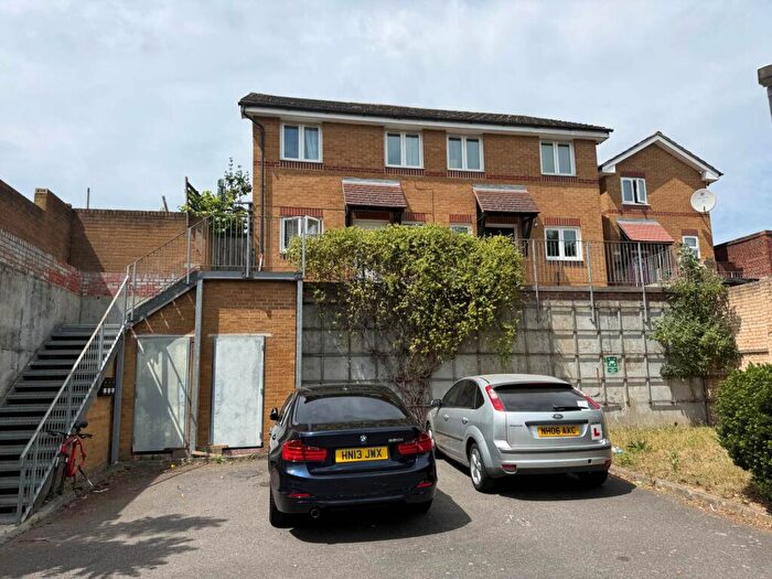2 Bedroom House For Sale In Maple Court, Erith, DA8