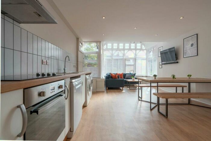 5 Bedroom Flat To Rent In Portland Road, Nottingham, NG7