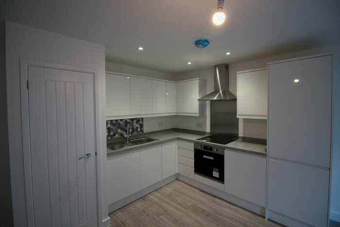 3 Bedroom Flat To Rent In Flat, Postway Mews, Illford, Essex, IG1