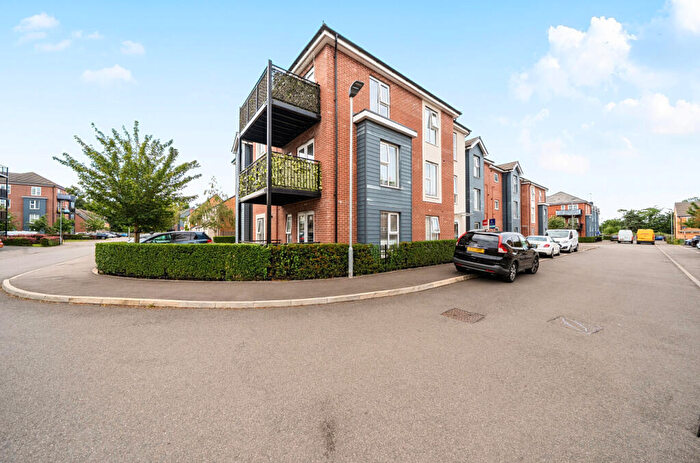 2 Bedroom Apartment For Sale In Tilling Green, Dunstable, Bedfordshire, LU5
