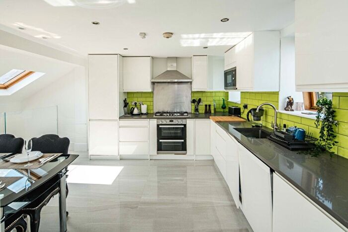 3 Bedroom Flat To Rent In Burrows Rd, Kensal Rise, NW10