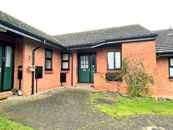 2 Bedroom Bungalow For Sale In Broadway Avenue, Milton Keynes, MK14