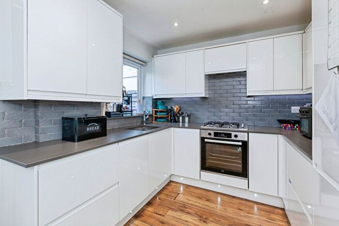 2 Bedroom End Terrace House For Sale In Penn Road, Slough, SL3