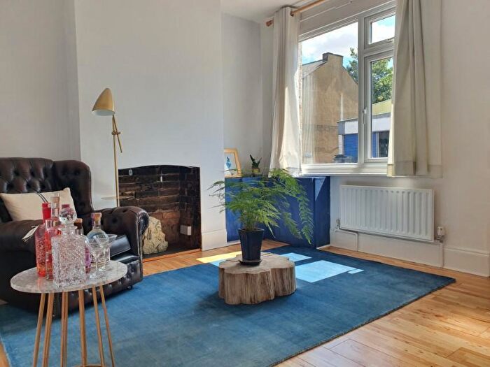 3 Bedroom Terraced House For Sale In Edward Street, High Town, Luton, Bedfordshire, LU2