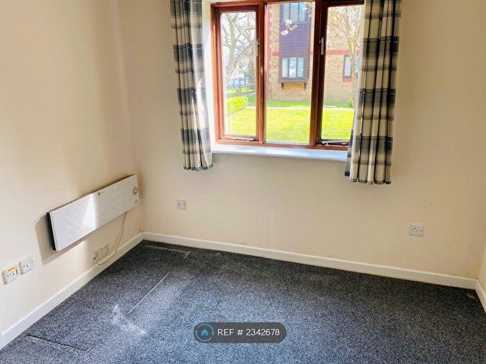 1 Bedroom Flat To Rent In Chinook, Highwoods, Colchester, CO4