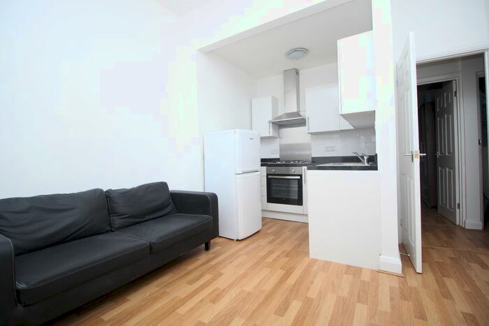 1 Bedroom Flat To Rent In Kensington Gardens, Ilford, IG1