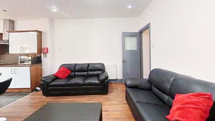 7 Bedroom House To Rent In Dawlish Road, Birmingham, West Midlands, B29