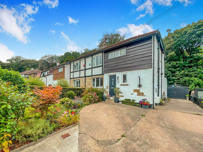 3 Bedroom Semi-Detached House For Sale In Broadgate Crescent, Almondbury, Huddersfield, Kirklees, HD5