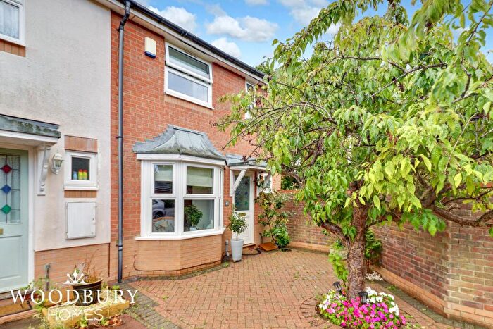 2 Bedroom End Of Terrace House To Rent In Roding Gardens, Loughton, IG10