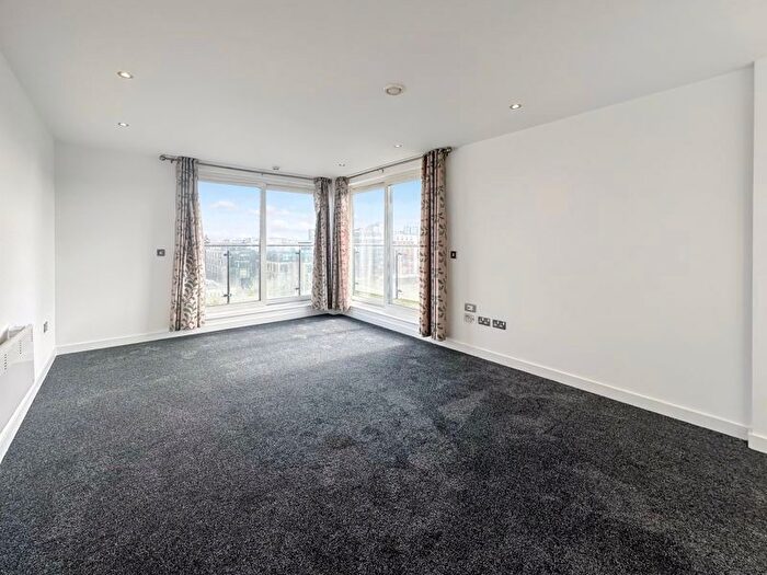 1 Bedroom Flat To Rent In A High Street, Uxbridge, UB8