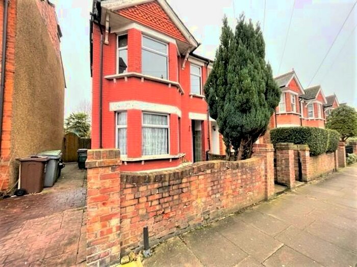 3 Bedroom Semi-Detached House To Rent In Blandford Road, St. Albans, Hertfordshire, AL1