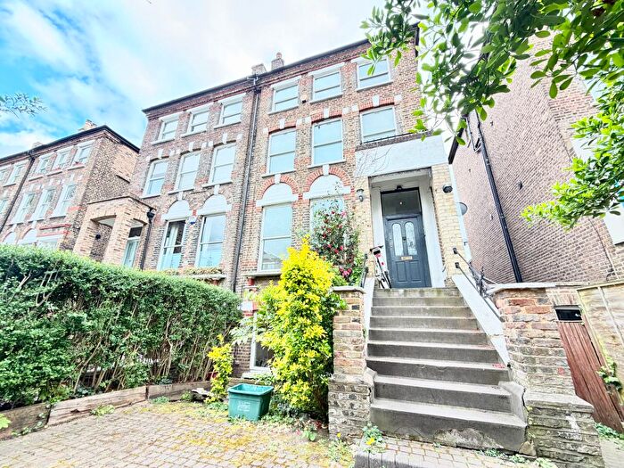 3 Bedroom Flat To Rent In Freegrove Road, London, N7