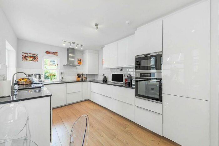 4 Bedroom Flat To Rent In Rylston Road, Fulham, London, SW6