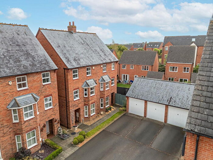 3 Bedroom Semi-Detached House For Sale In Teasel Drive, Desborough, NN14