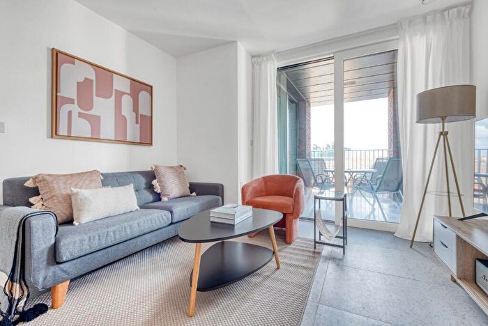 1 Bedroom Apartment To Rent In Tapestry Way, London, E1