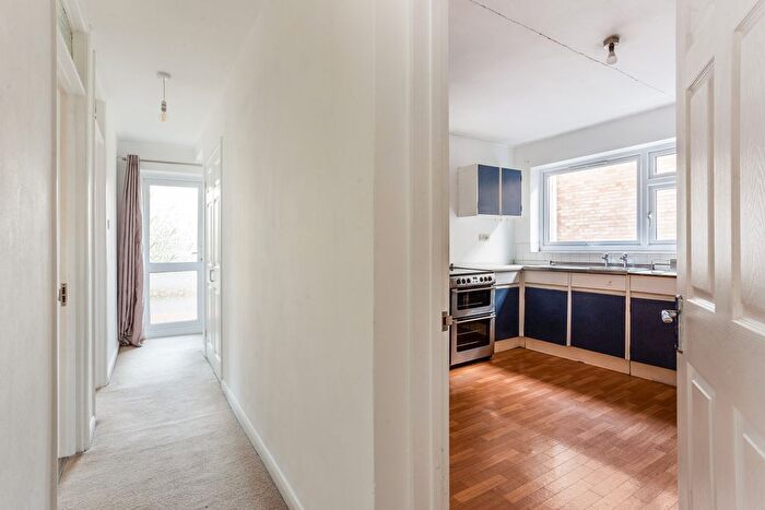 2 Bedroom Flat To Rent In Coniston Court, Weybridge, KT13