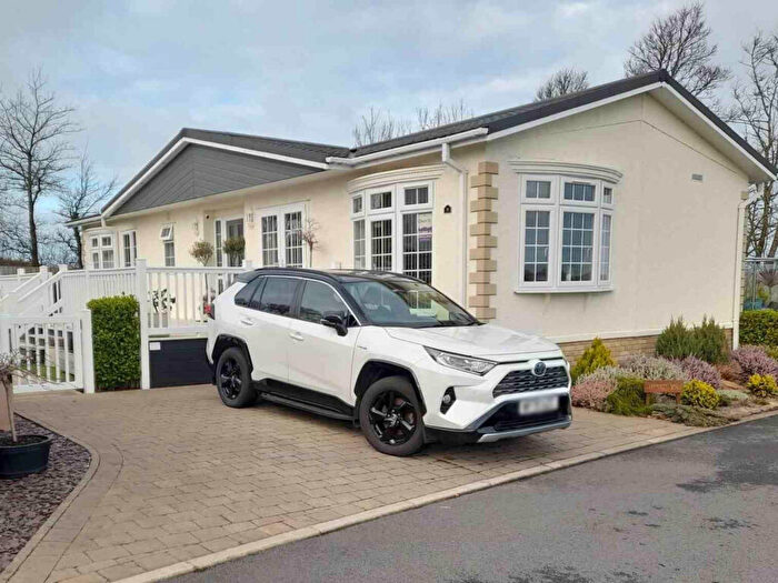 3 Bedroom Park Home For Sale In Bude, Cornwall, EX23