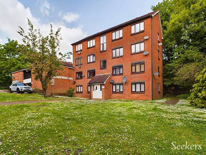 2 Bedroom Flat For Sale In Lesley Place, Maidstone, ME16