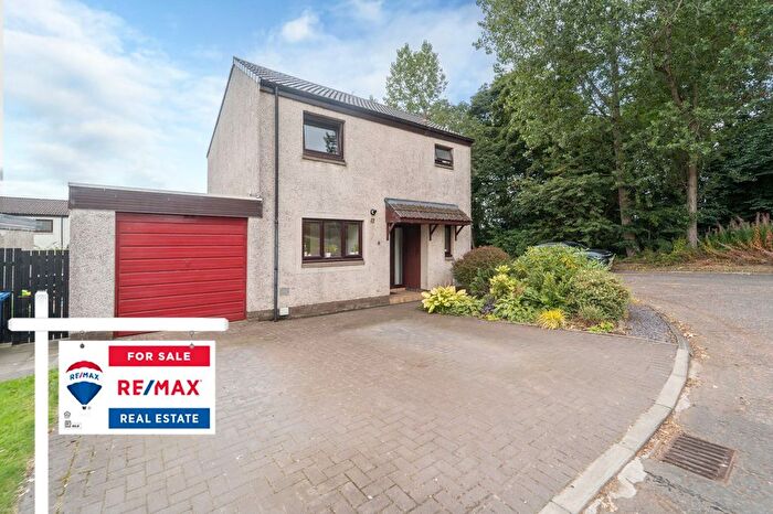 3 Bedroom Detached House For Sale In Burnfield, Livingston, EH54
