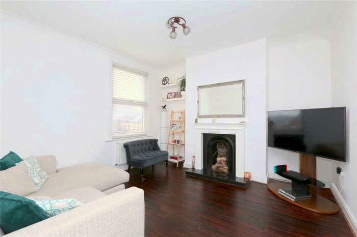 2 Bedroom Duplex To Rent In Friern Barnet Road, London, N11