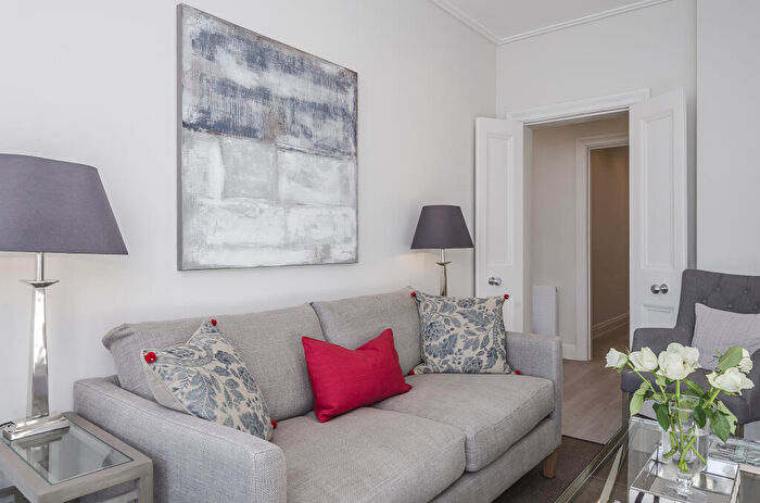 2 Bedroom Flat For Sale In Park Walk, London, SW10