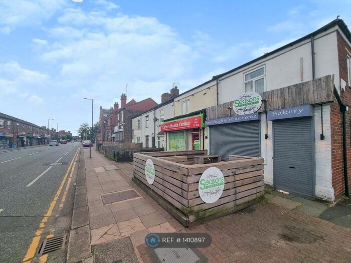 2 Bedroom Flat To Rent In Stockport Road, Denton, Manchester, M34