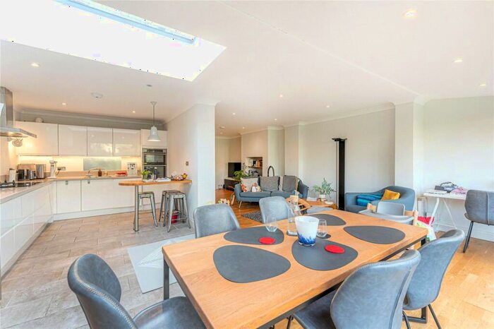 2 Bedroom Apartment To Rent In Weston Park, London, N8