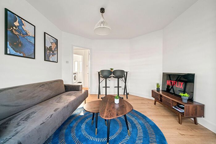 2 Bedroom Flat To Rent In Barnard Gardens, Hayes, UB4