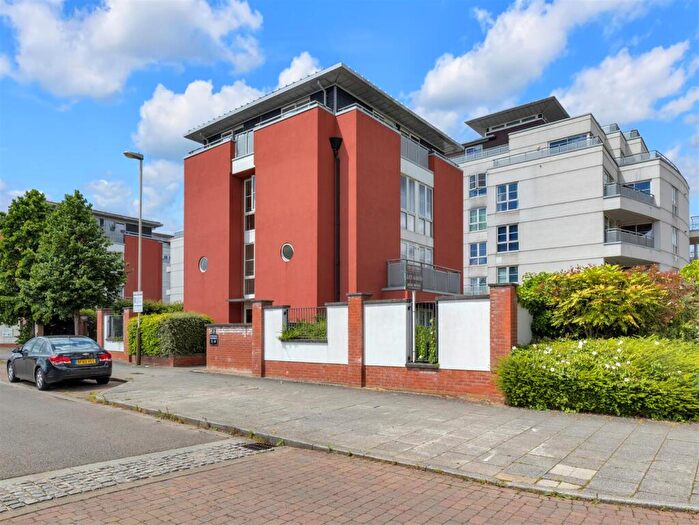 2 Bedroom Maisonette For Sale In Watkin Road, Leicester, LE2