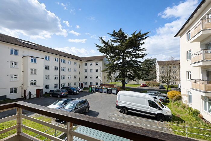 3 Bedroom Flat To Rent In Kingsnympton Park, Kingston Upon Thames, KT2