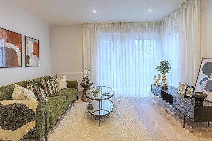1 Bedroom Flat For Sale In Sunapee Road, Reading, RG2