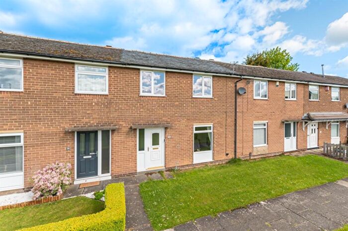 3 Bedroom Terraced House For Sale In Greenlea Avenue, Yeadon, LS19