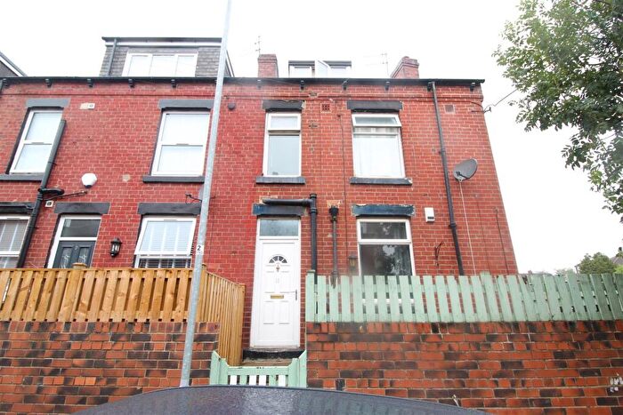 2 Bedroom End Of Terrace House To Rent In Woodville Crescent, Horsforth, Leeds, LS18