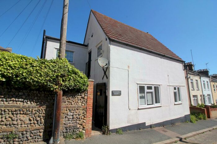 2 Bedroom Cottage To Rent In Ramsgate, CT11