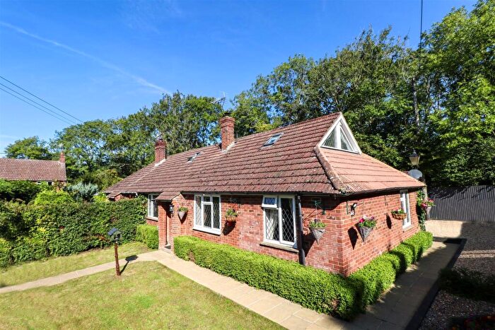 3 Bedroom Semi-Detached Bungalow For Sale In Chalky Lane, Dogmersfield, Hook, RG27