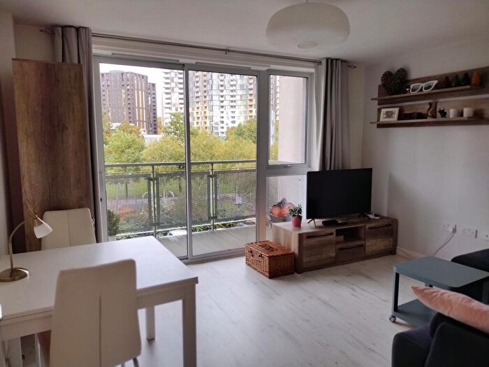 1 Bedroom Flat For Sale In Waterway Avenue, London, SE13