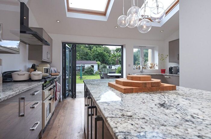 3 Bedroom Semi-Detached House To Rent In Jevington Way, London, SE12