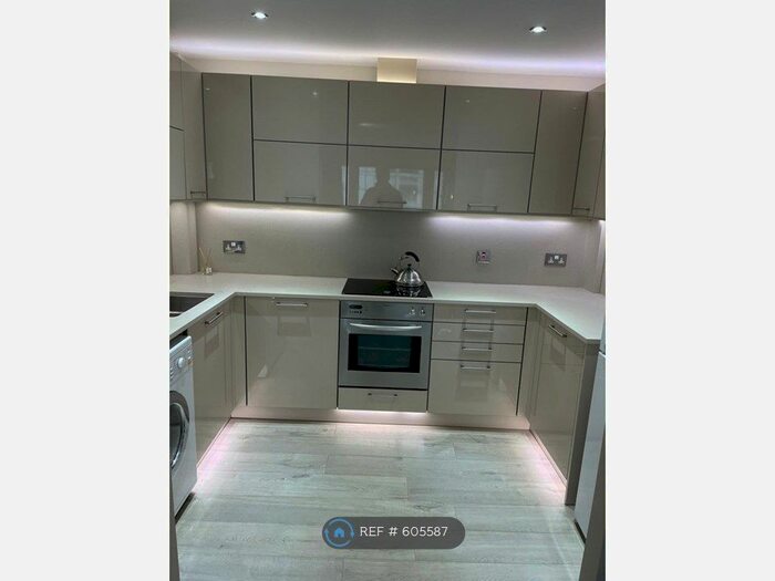 2 Bedroom Flat To Rent In Churchill Way, Cardiff, CF10