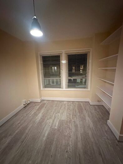 2 Bedroom Flat To Rent In Aylesbury Road, London, SE17