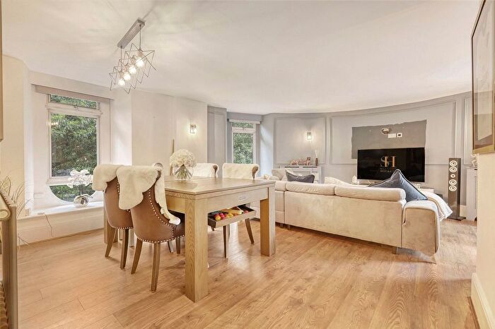 1 Bedroom Flat For Sale In The Old School House, Honeypot Lane, CM4