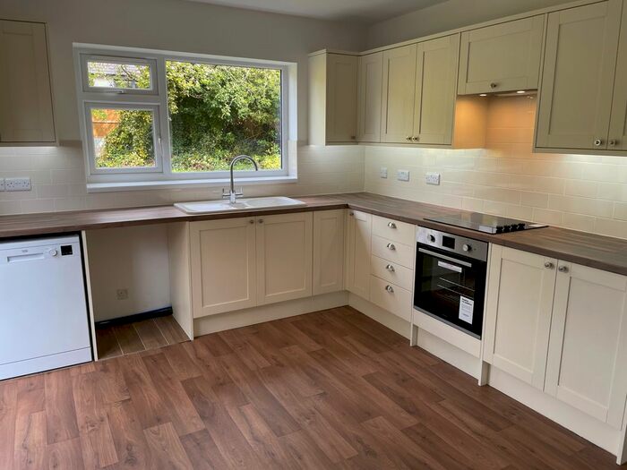 4 Bedroom Detached House To Rent In Wollaton Vale, Wollaton, Nottingham, NG8