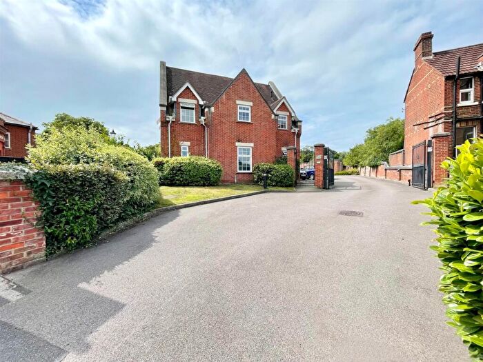 1 Bedroom Flat To Rent In Old School Court, Fareham, PO16