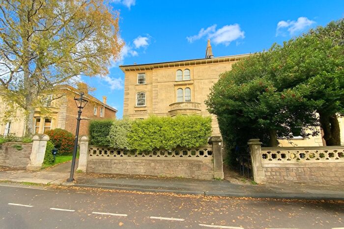 3 Bedroom Flat To Rent In Westfield Park, Bristol, BS6