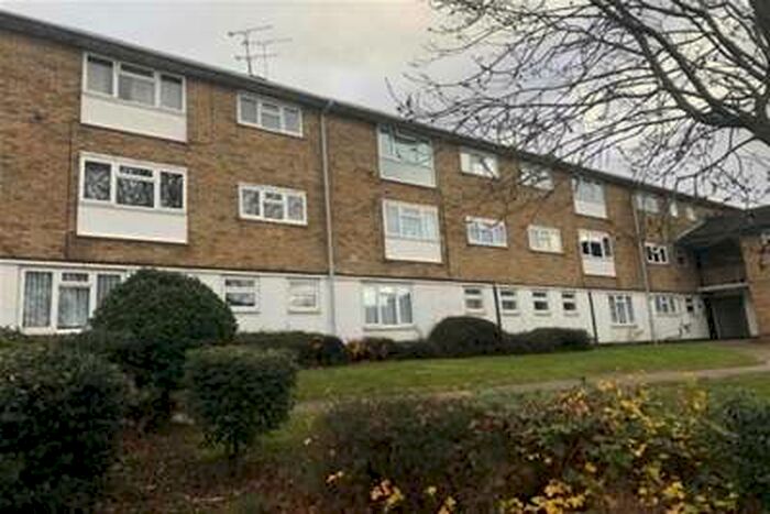 1 Bedroom Flat To Rent In Barstable West, Basildon, SS14