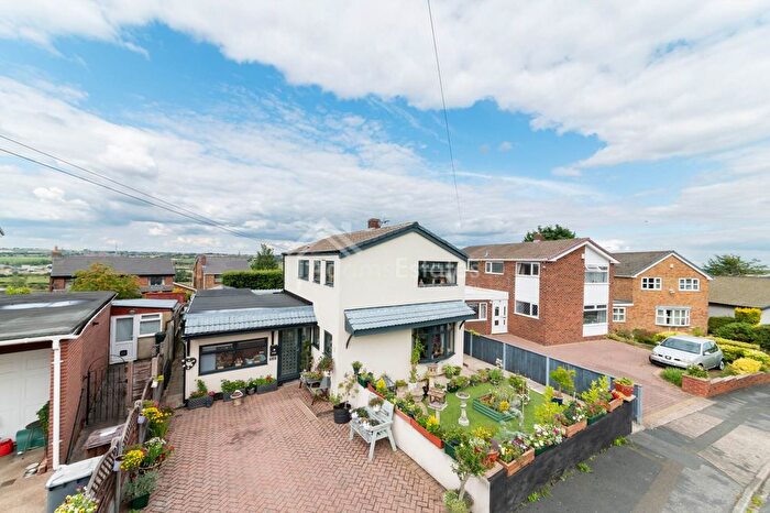 4 Bedroom Detached House To Rent In Nixon Close, Dewsbury, WF12