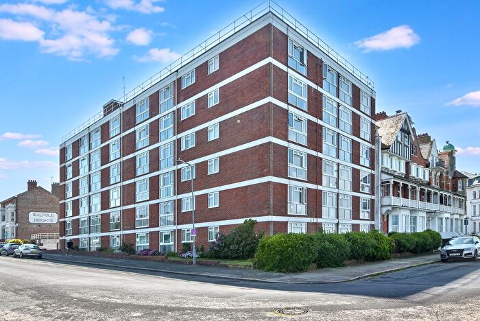 2 Bedroom Flat For Sale In Third Avenue, Cliftonville, CT9