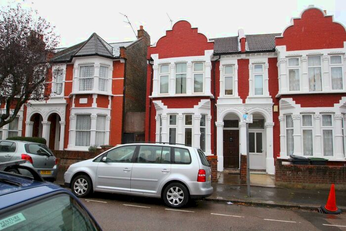 Studio To Rent In Lausanne Road, London, N8